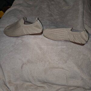 New Women's Beige Round-Toe Woven Casual Shoes SZ 36 (6)